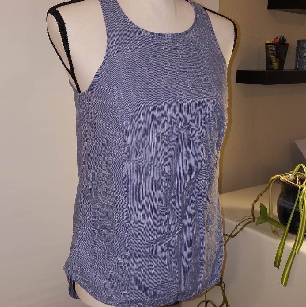 Banana Republic sleevless blouse. Size 2